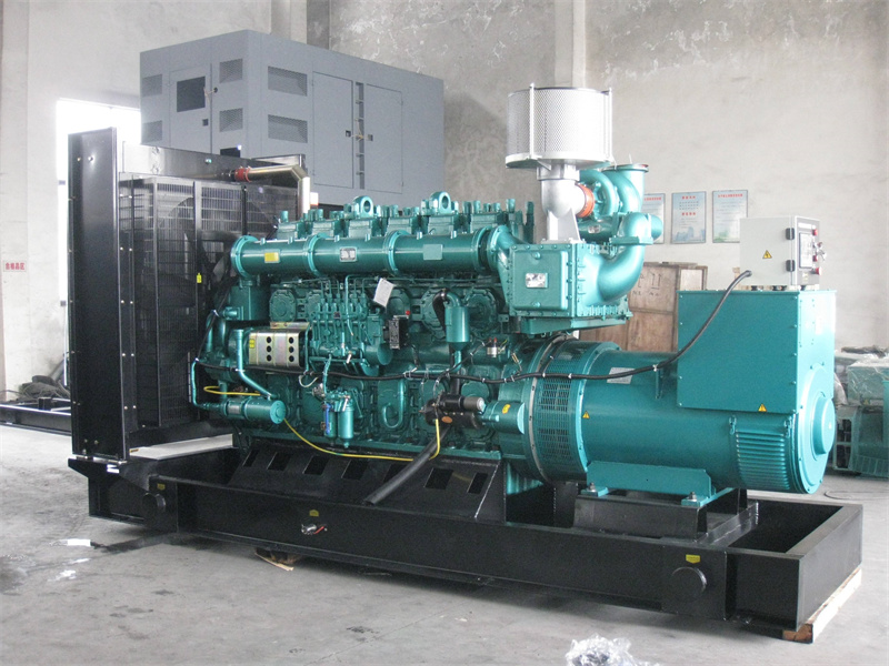 大方200KW 柴油发电机的油耗是多少？