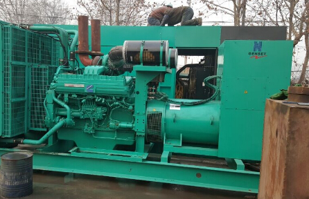 大方发电机组如何判断水冷式机油散热器内部是否需要清洗？