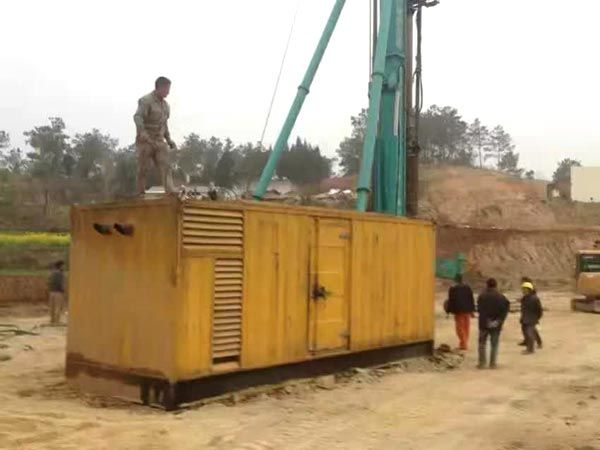 大方如何判断水冷式机油散热器密封件是否需要更换？